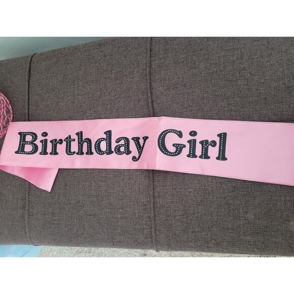 Birthday Girl Pink Sash‎ w/ Black Text And Glitter Tiara - Picture 2 of 6